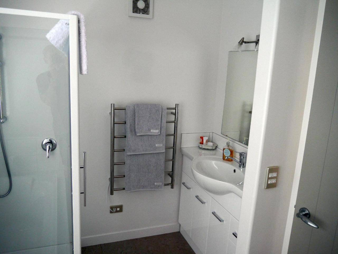 Kereru Cottage Russell - James Cook Apartment Esterno foto